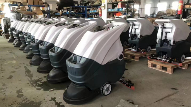 手推式洗地機(jī)：辦公大廈的清潔“好幫手”